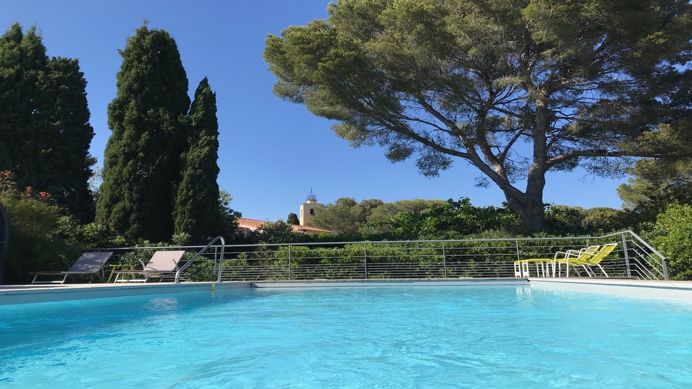 LES ISSAMBRES VILLA VUE MER AVEC PISCINE A LOUER