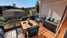 Sainte-Maxime T3 apartment.Sainte-Maxime In a residence with swimming pool T3 apartment of 44.47 m² composed of a living room with open kitchen opening onto a large terrace, two bedrooms, a bathroom. Separate WC. two private parking spaces. Ideal investor, sold with tenant with current lease until March 2026. Rent €700 per month excluding charges. Condominium charges with cold water and electricity. To visit!